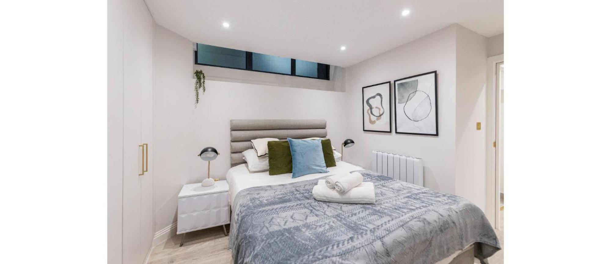Luxe Minimalist 1-bed Flat : 7 Mins From Station Londres
